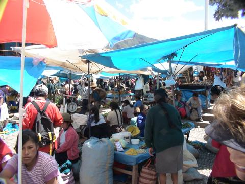 MachuPichu2005-00074-Pisac-MarketFood1