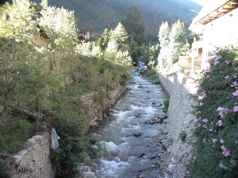 MachuPichu2005-00103-Ollantaytambo-Creek