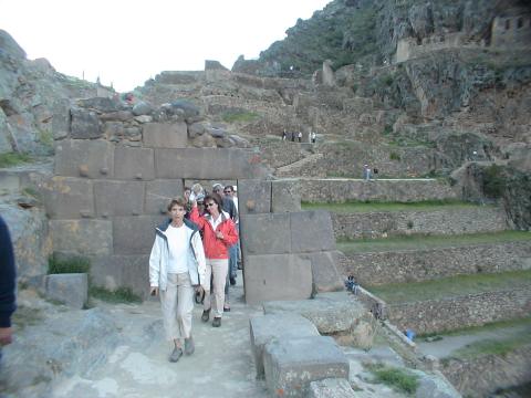MachuPichu2005-00117-OllantaytamboCarolAndJami