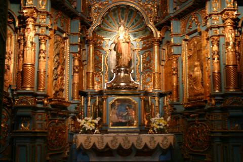 MachuPichu2005-00912-Lima-Cathedral-Side Altar