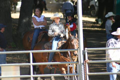 2004WoodsideJrRodeo604-HollieBeforeGotatTieing2