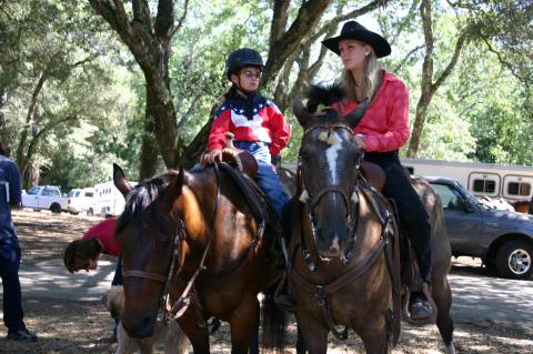 2004WoodsideJrRodeo622-KatieAndKuceraFriend